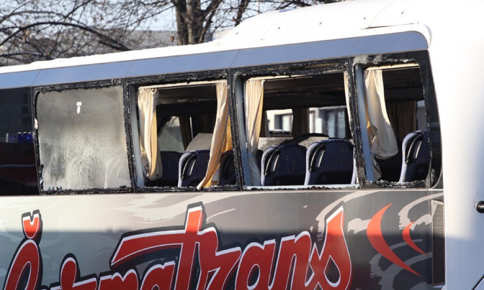 Napadnuti autobus PAOK-ovih navijača (16)