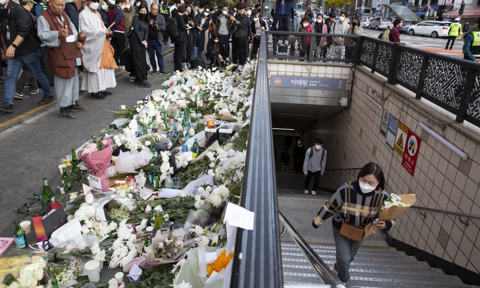 Cvijeće na ulicama Seula za žrtve stampeda