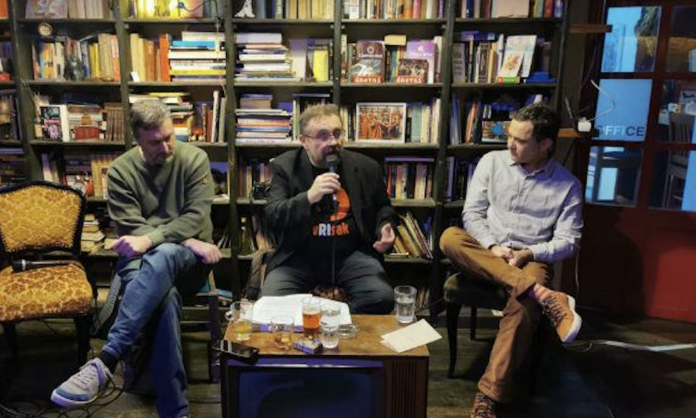Drago Glamuzina, Zoran Ferić i Roman Simić na predstavljanju knjige 'Crni zec' u riječkom Dnevnom boravku