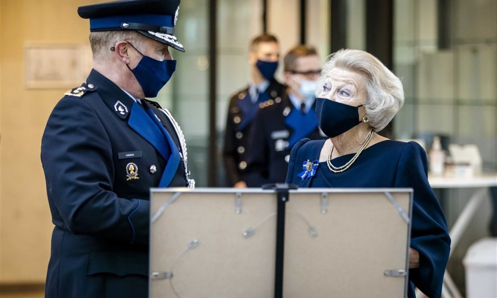 Princeza Beatrix i zapovjednik nizozemske Nacionalne garde Hans Leijtens