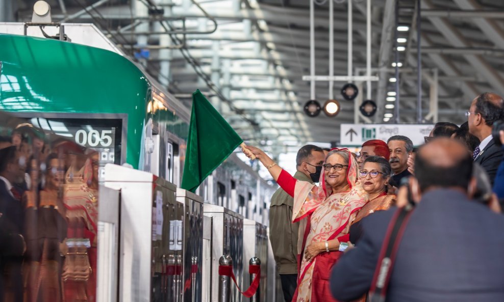 Premijerka Šeik Hasina u društvu sestre Rehane otvorila je podzemnu željeznicu