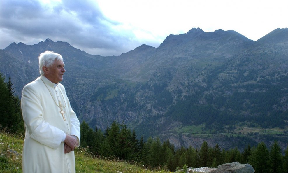 Bivši papa Benedikt XVI.