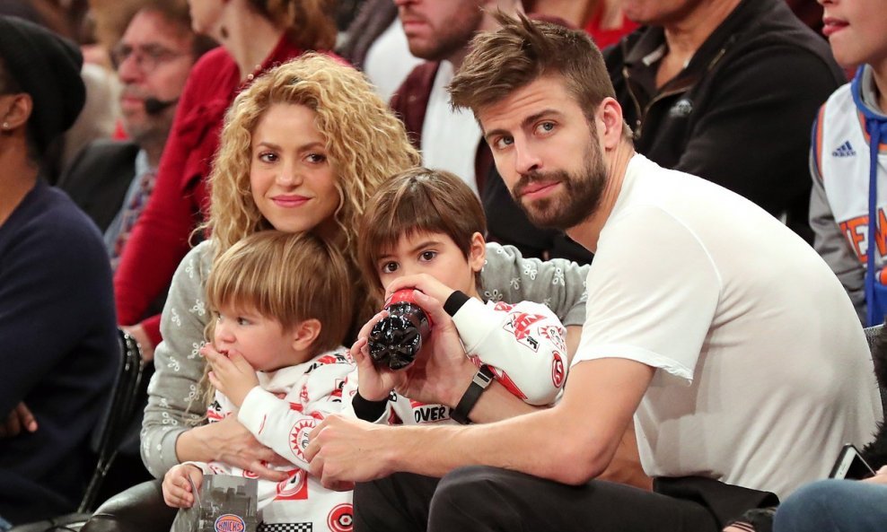 Shakira i Gerard Pique u danima sreće sa sinovima