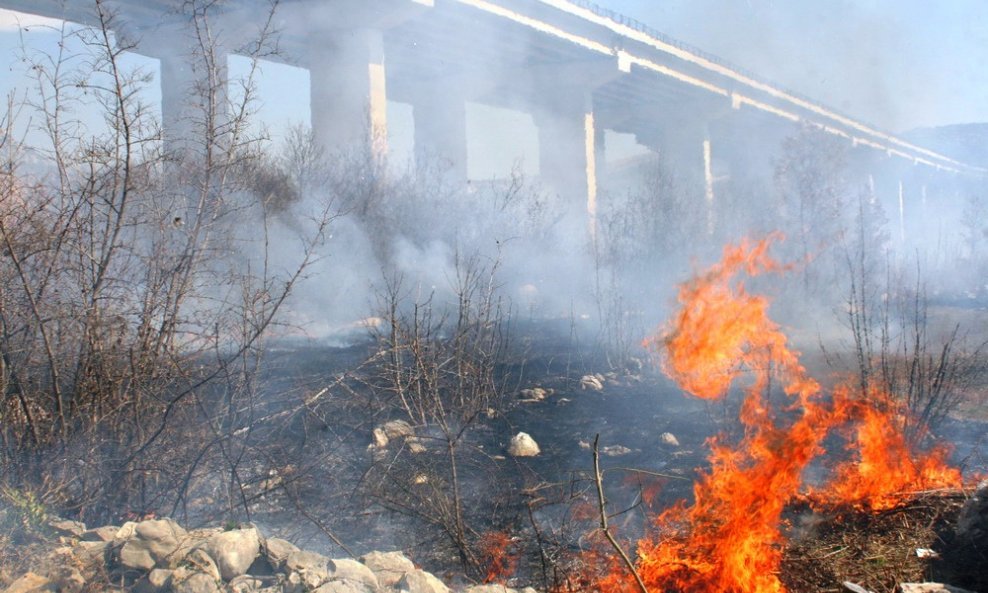 Požar kod vijadukta Kotezi 1