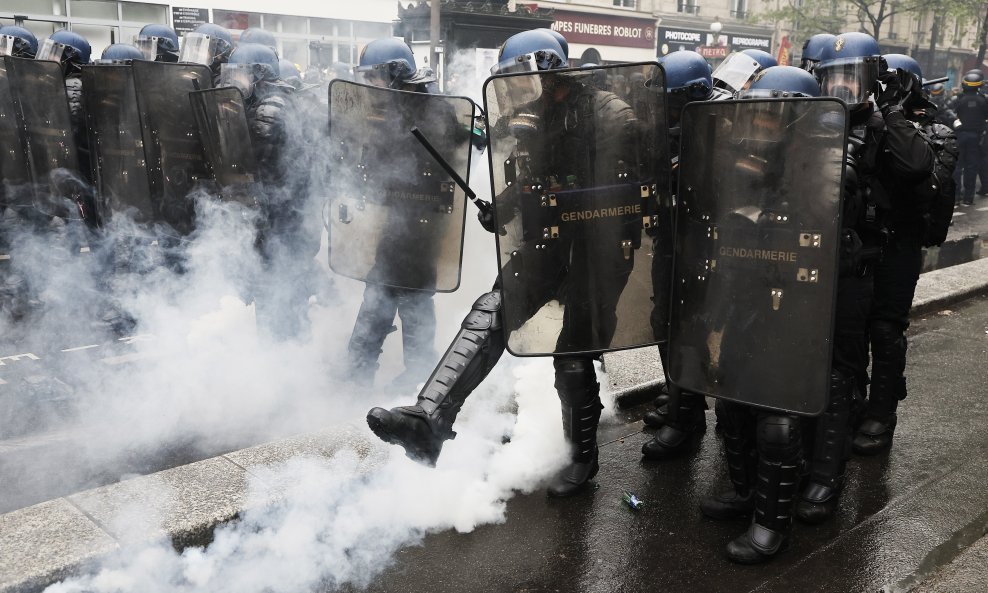 Francuska policija intervenira na prosvjedima za Praznik rada