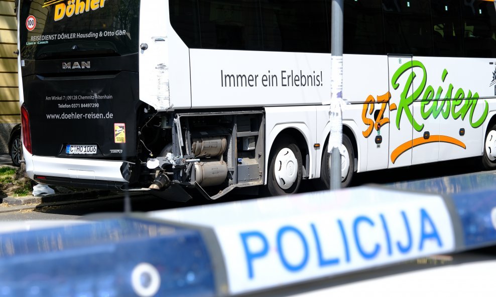 Sudar autobusa njemačkih registracija i tramvaja kod hotela Esplanada u Zagrebu