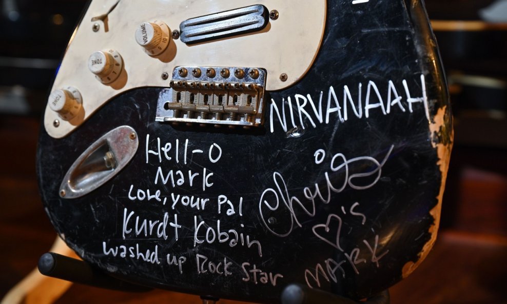 Gitara Kurta Cobaina