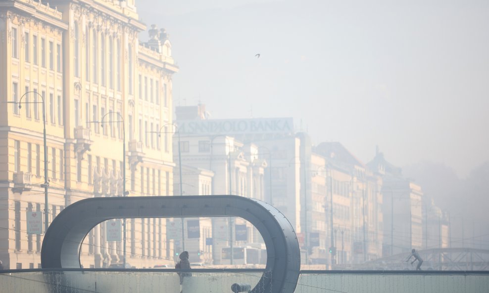 Magla i smog u Sarajevu (ilustracija)