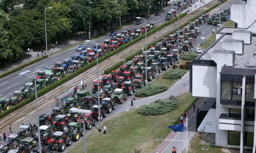 mljekari prosvjed zagreb traktori