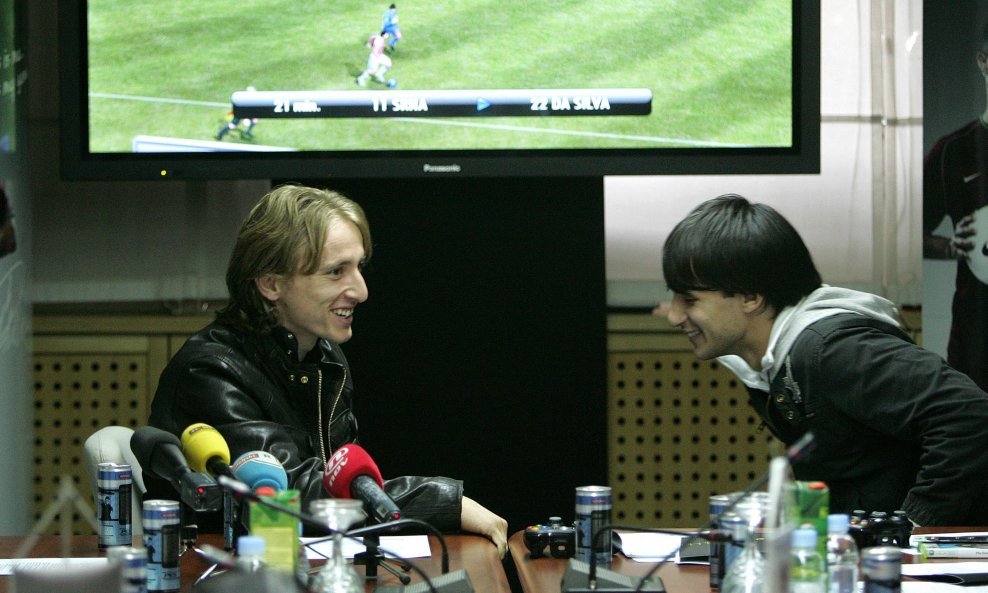 Luka Modrić i Hrvoje Čale - detalj iz 2007. godine sa zajedničke press konferencije