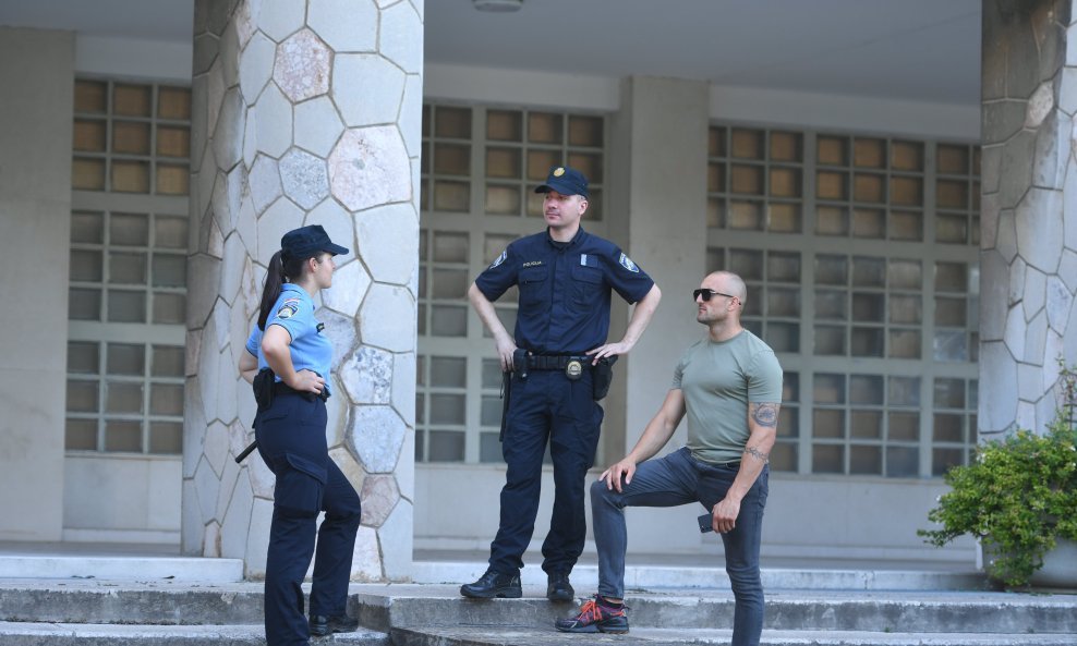 Pretraga zgrade Banovine u Splitu nakon dojave o bombi