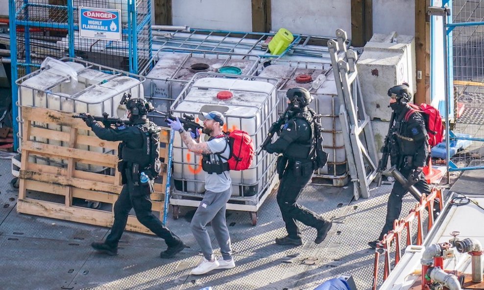 Auckland - policija na mjestu pucnjave u kojoj je poginulo troje, a ranjeno šestero ljudi
