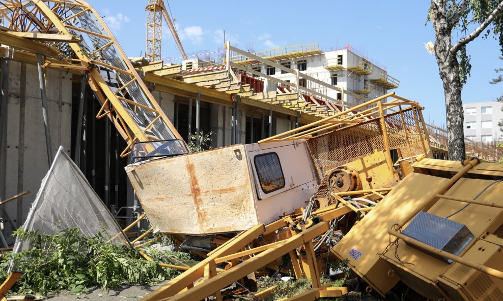 Srušena dizalica tijekom orkanskog nevremena u Zagrebu