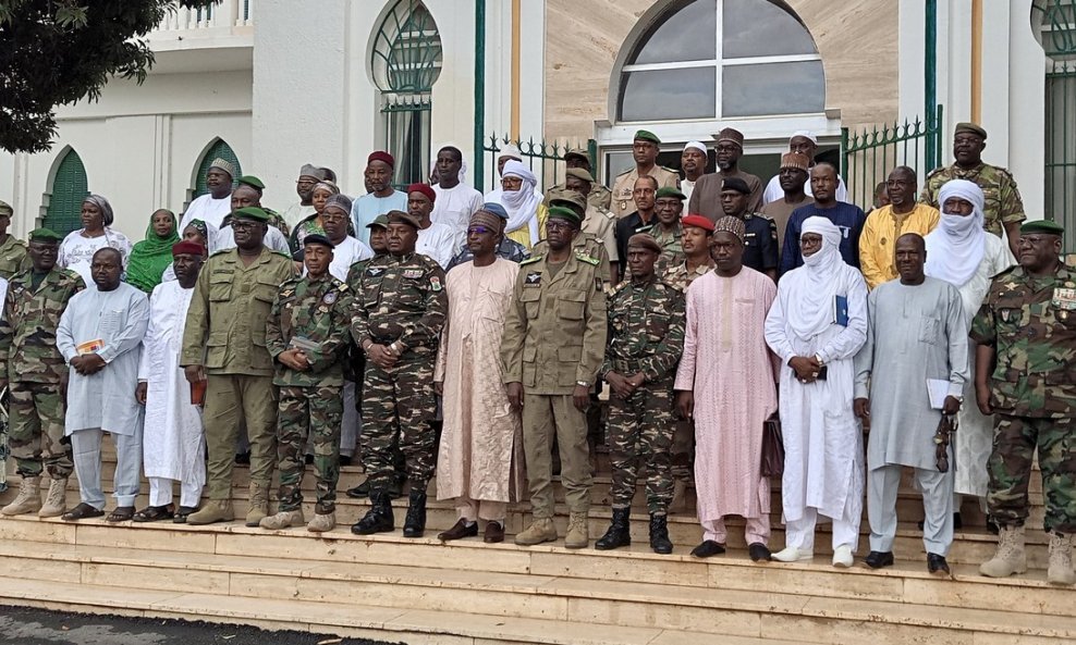 Abdourahmane Tchiani i drugi vojni zapovjednici koji podržavaju vojni udar u Nigeru