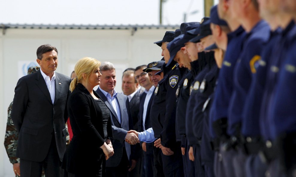 Borut Pahor, Kolinda Grabar-Kitarović i Gjorgje Ivanov s policajcima u Makedoniji