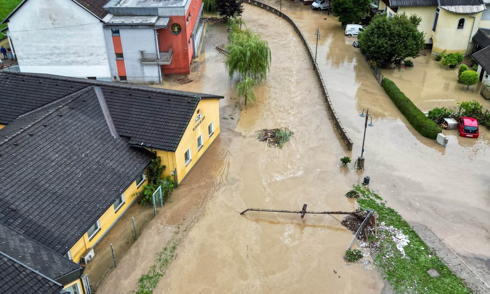 Pogled na poplave u Sloveniji iz zraka