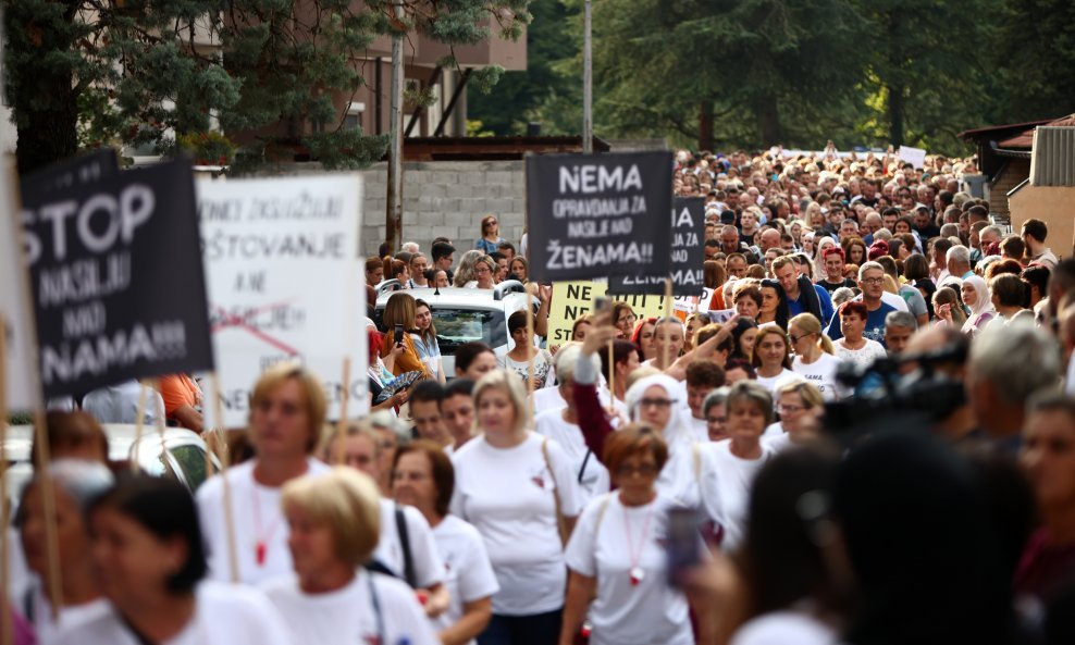Jablanica: Prosvjed u znak podrške pretučenoj radnici Enisi Klepo