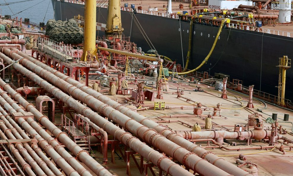 Prekrcavanje nafte s tankera FSO Safer