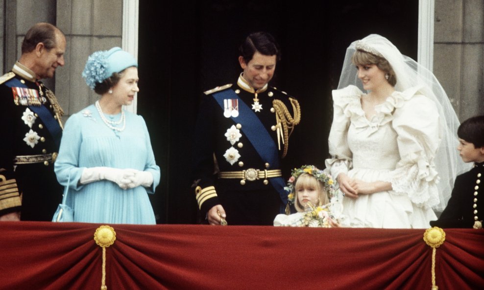 Kraljica Elizabeta II na vjenčanju princa Charlesa i princeze Diane