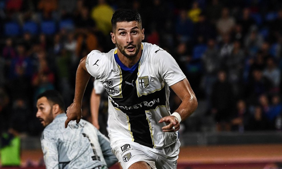 Antonio-Mirko Čolak slavi pobjednički gol na susretu Pisa-Parma 1.2; 29.8.2023.