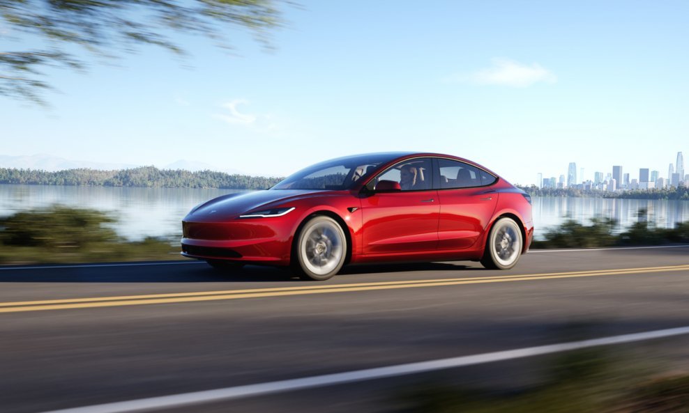 Tesla značajno ažurirala Model 3
