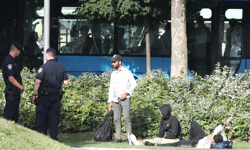 Policija u kontroli migranata u Zagrebu (ilustrativna fotografija)