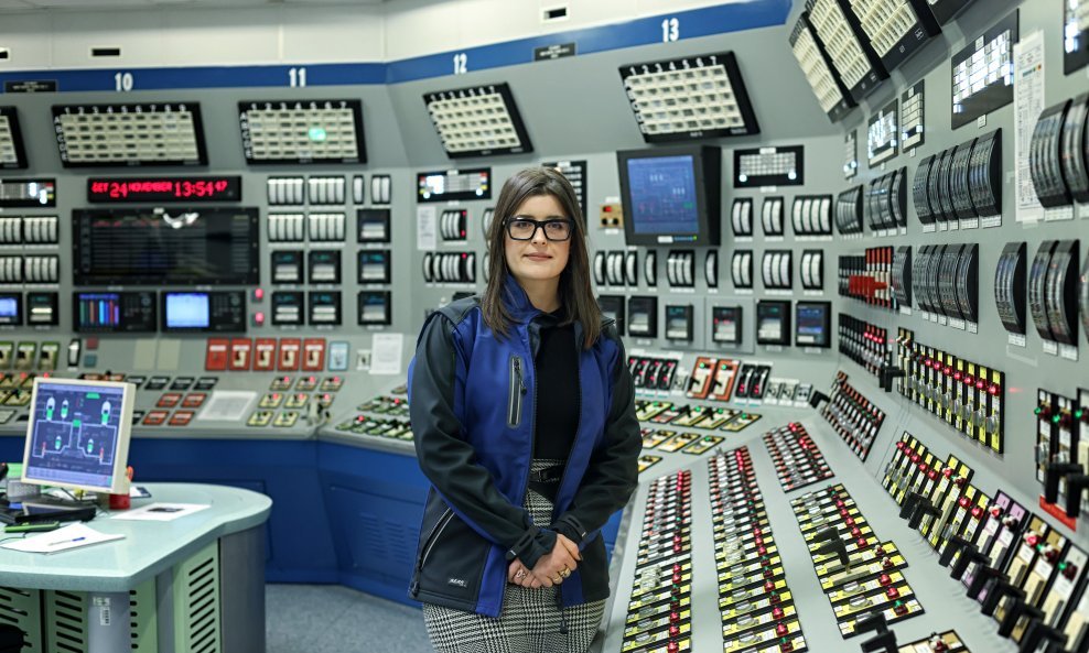 Djelatnica u kontrolnoj sobi Nuklearne elektrane Krško (ilustrativna fotografija)
