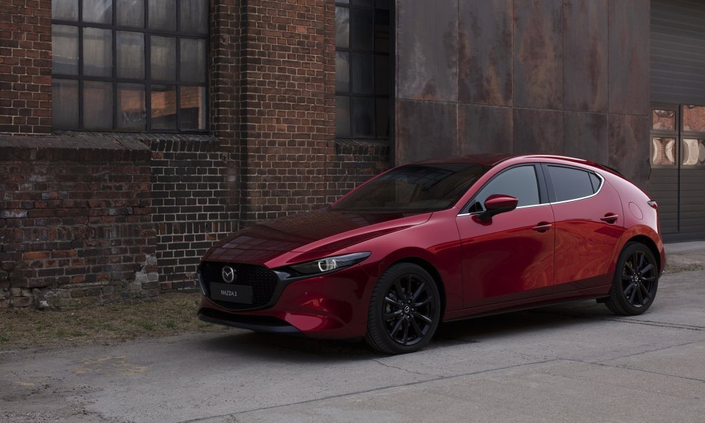 Mazda3 hatchback, Soul Red Crystal (za 2024.)