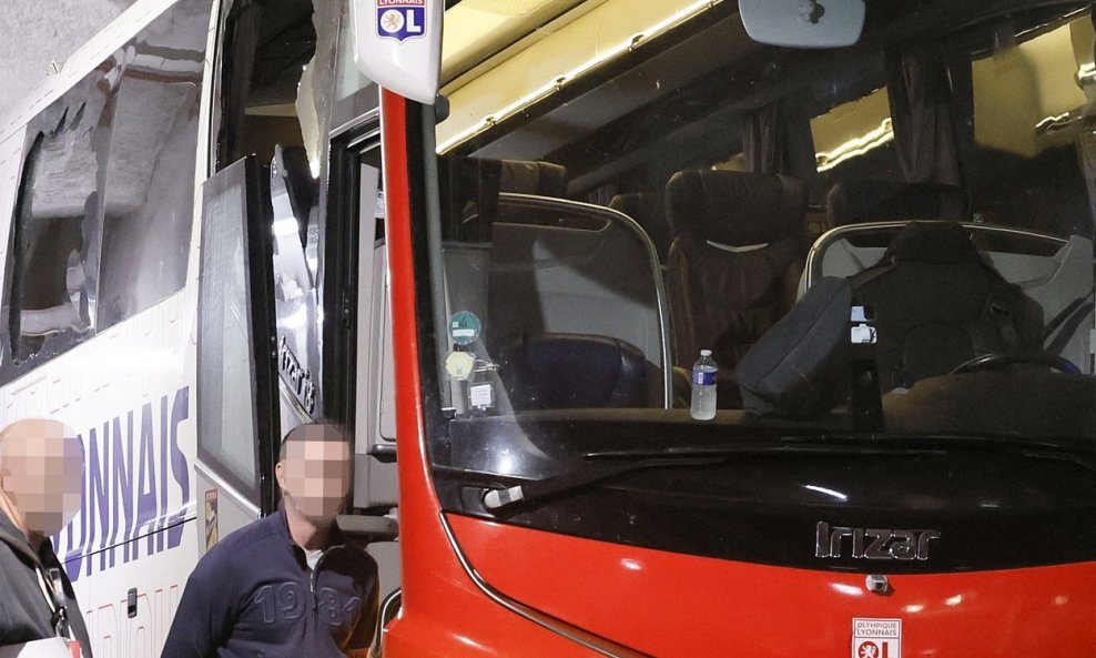 Razbijeni autobus Olympiquea iz Lyona