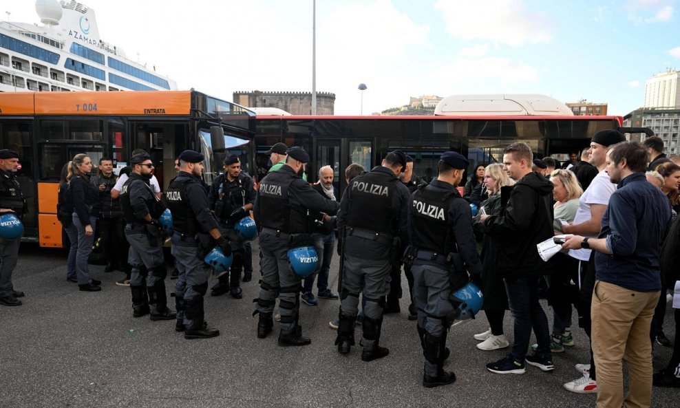 Policija je u Napulju dočekala navijače Union Berlina