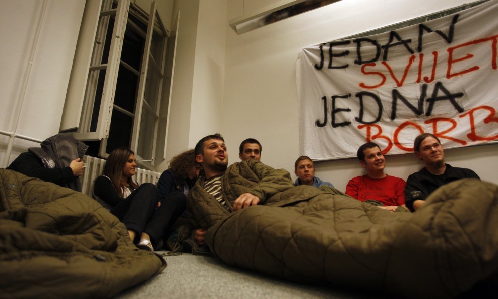 Zadarski studenti uoči spavanja na faksu