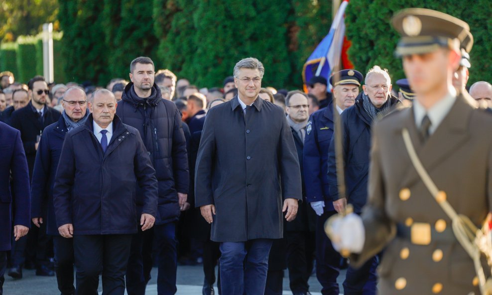 Premijer i ministri na misi u Vukovaru