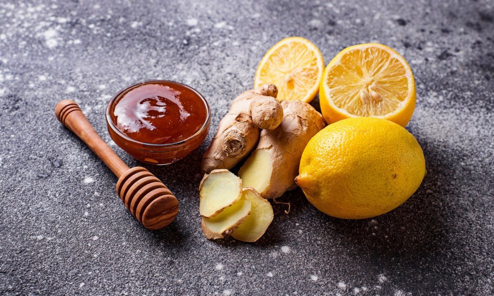 Jesu li med, đumbir i limun doista uspješni u liječenju sezonskih bolesti respiratornih sustava?