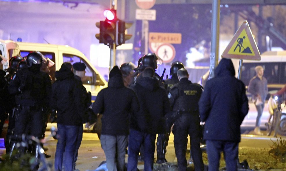 Sukob policije s Torcidom nakon utakmice Lokomotiva - Hajduk