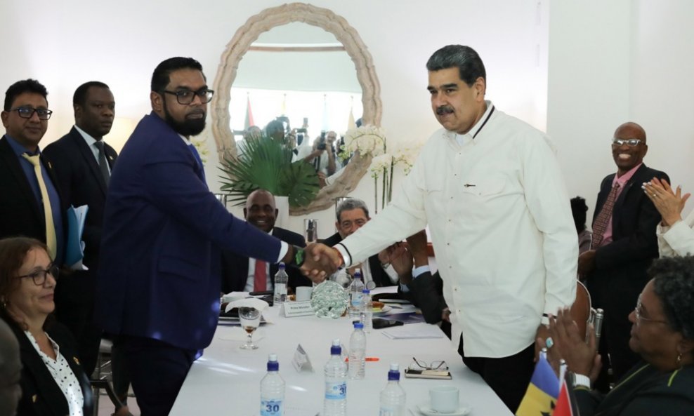 Predsjednik Venezuele Nicolas Maduro i predsjednik Guajane Irfaan Ali