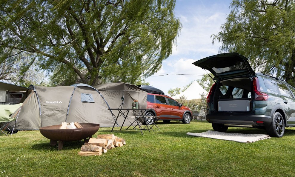 Sleep Pack rješenje za Dacia Jogger, a uz vanjski šator omogućen je prostraniji smještaj pod zvijezdama