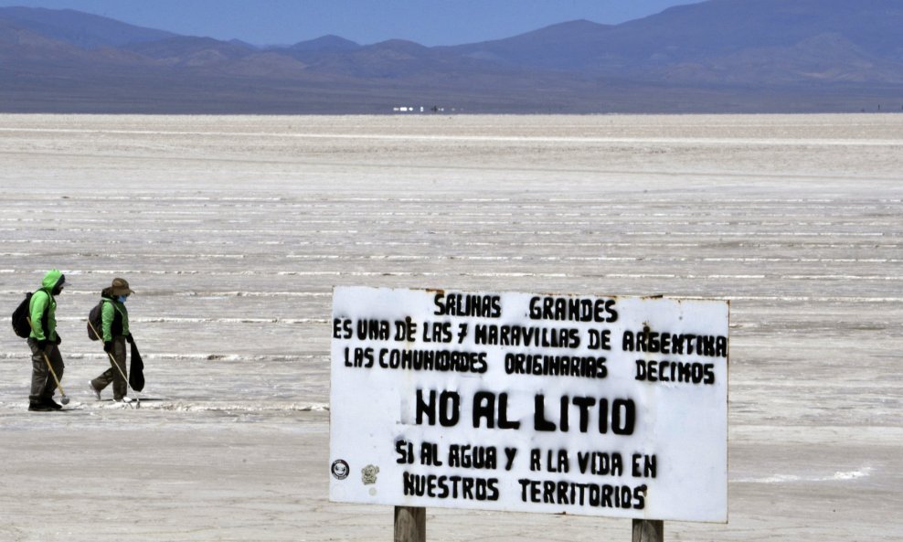 Znak protiv vađenja litija u Boliviji