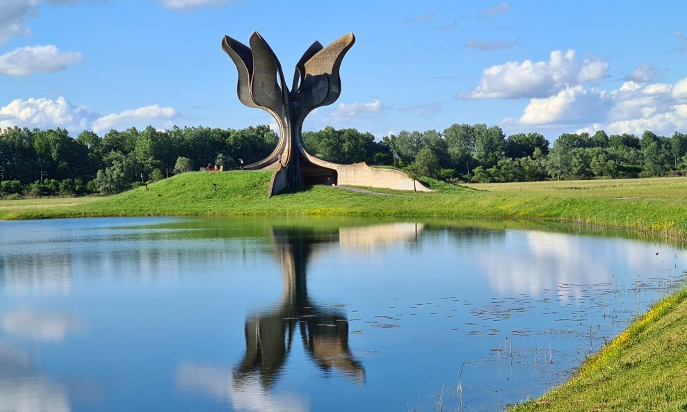 Kameni cvijet, Jasenovac