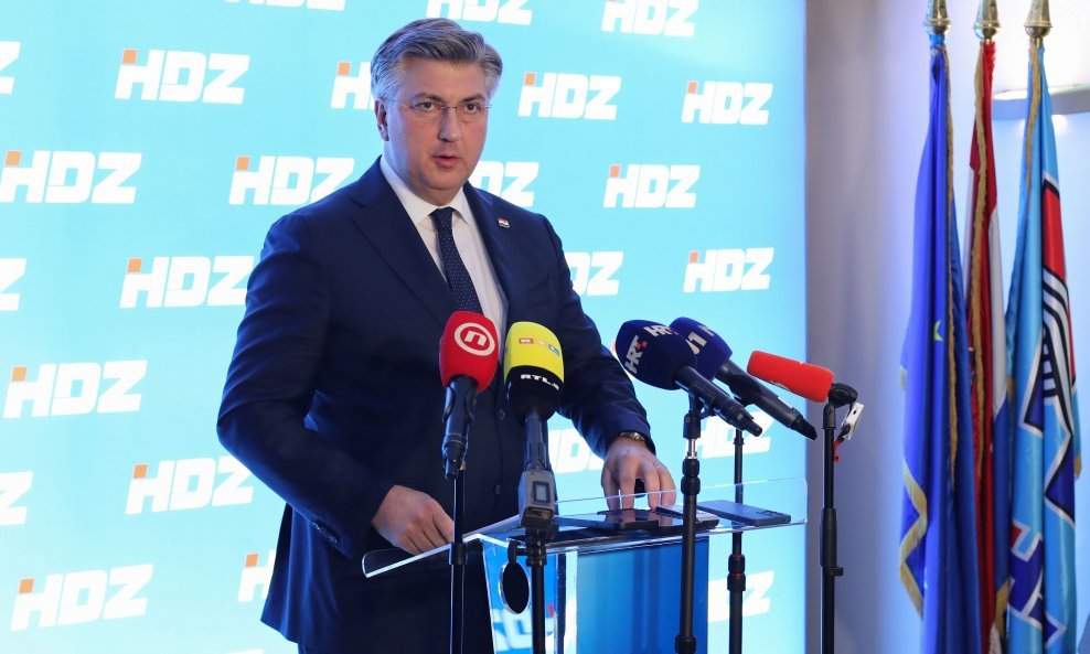 Andrej Plenković daje izjavu za medije nakon Predsjedništva HDZ-a