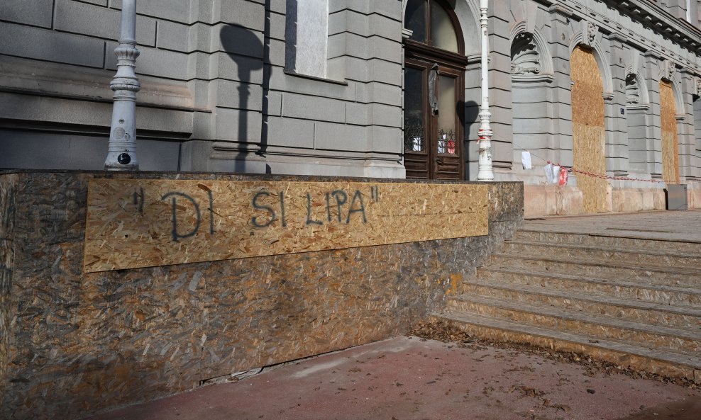 Grafit 'Di si lipa' ponovno osvanuo ispred Mimare