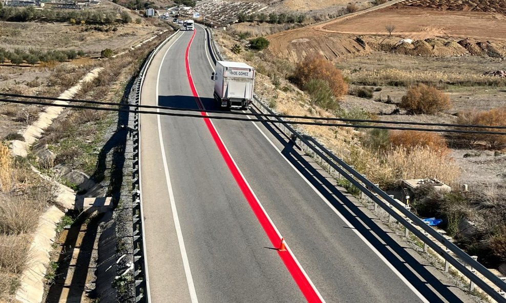 Cesta smrti u Španjolskoj s crvenom linijom