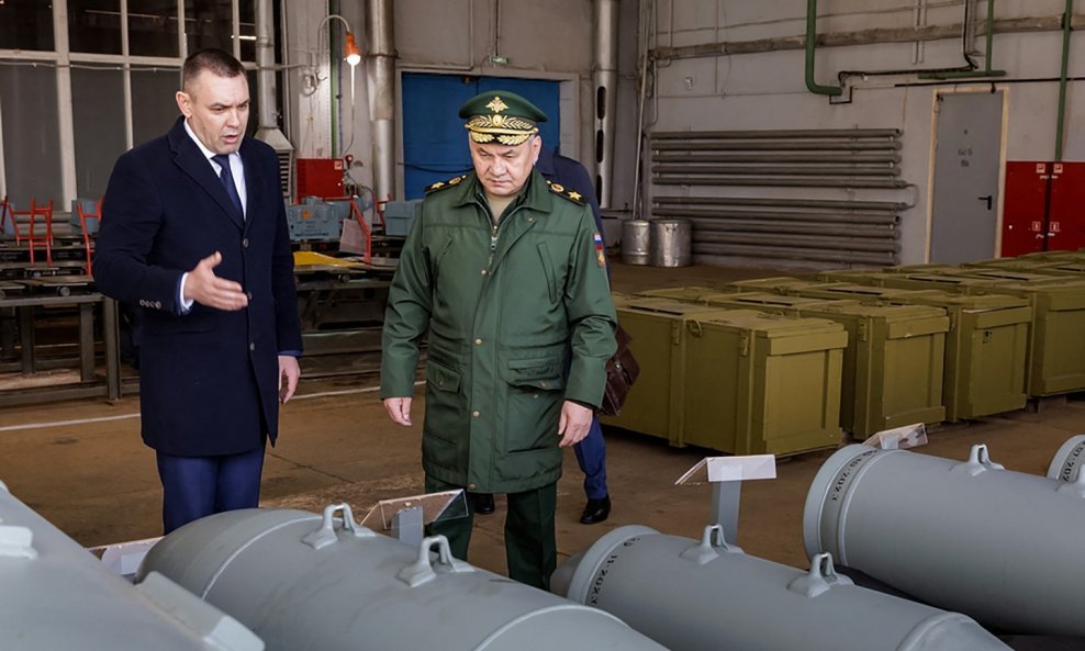 Ruski ministar obrane Sergej Šojgu u posjetu tvornici naoružanja