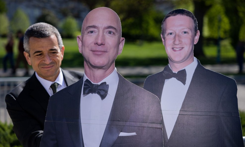 Jeff Bezos i Mark Zuckerberg