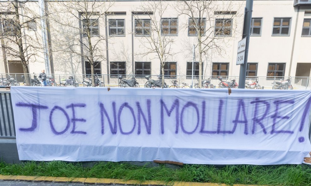 Poruka ispred bolnice u Milanu u kojoj je Barone bio hospitaliziran: 'Joe, nemoj odustati!'