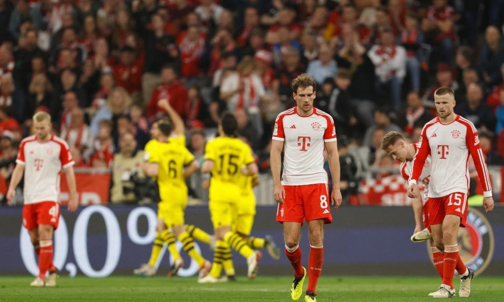 Bayernovi igrači tuguju, dok Borussijini slave