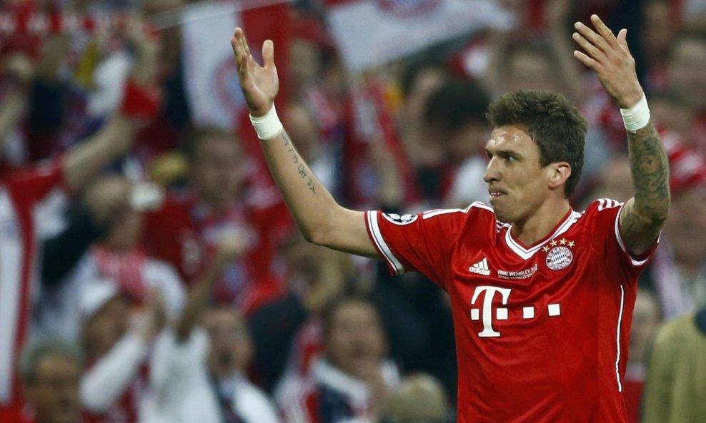 Mario Mandžukić slavi gol u finalu Lige prvaka Bayern
