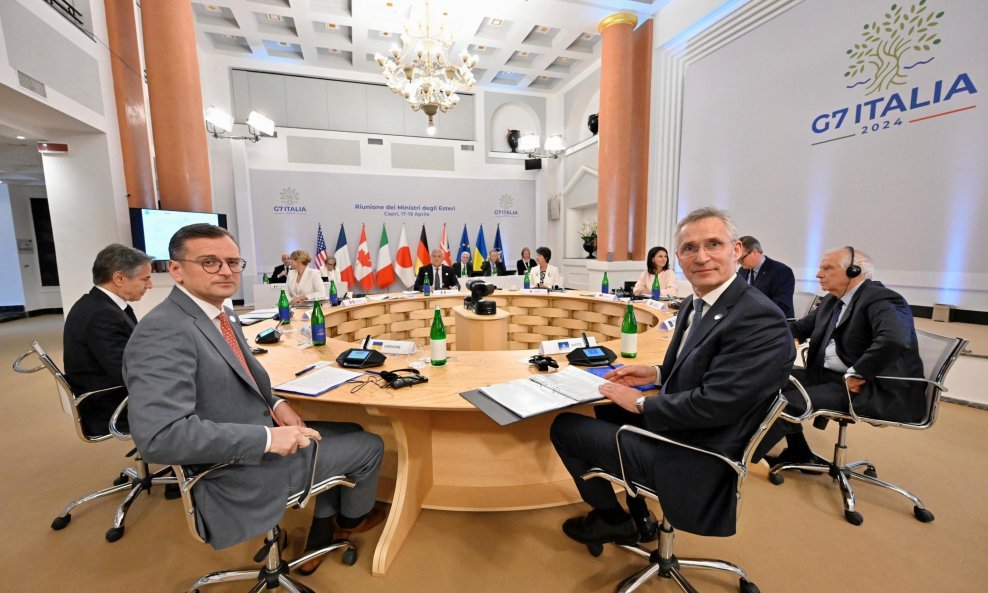 Dmitro Kuleba i Jens Stoltenberg na G7