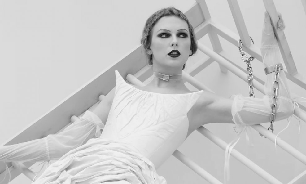 Taylor Swift u haljini Tonija Micevskog u spotu 'Fortnight'
