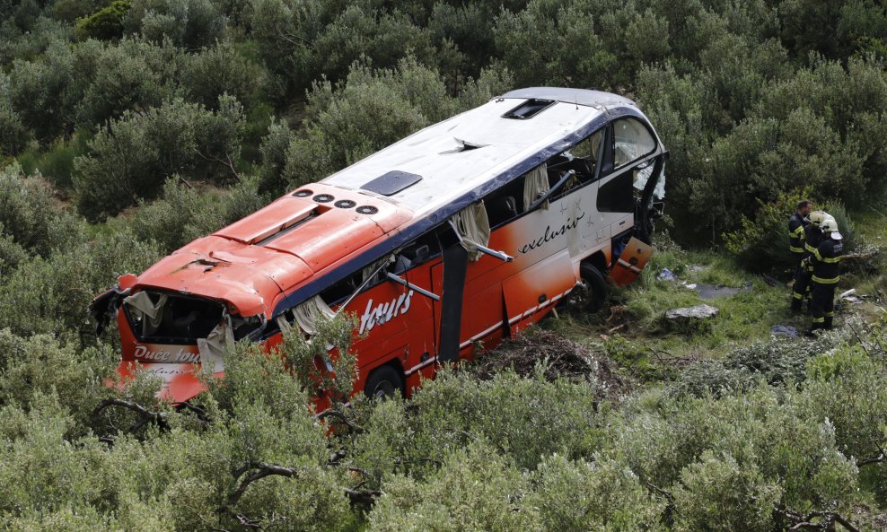 Autobus sletio u provaliju kod Makarske
