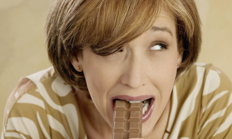hrana žena čokolada